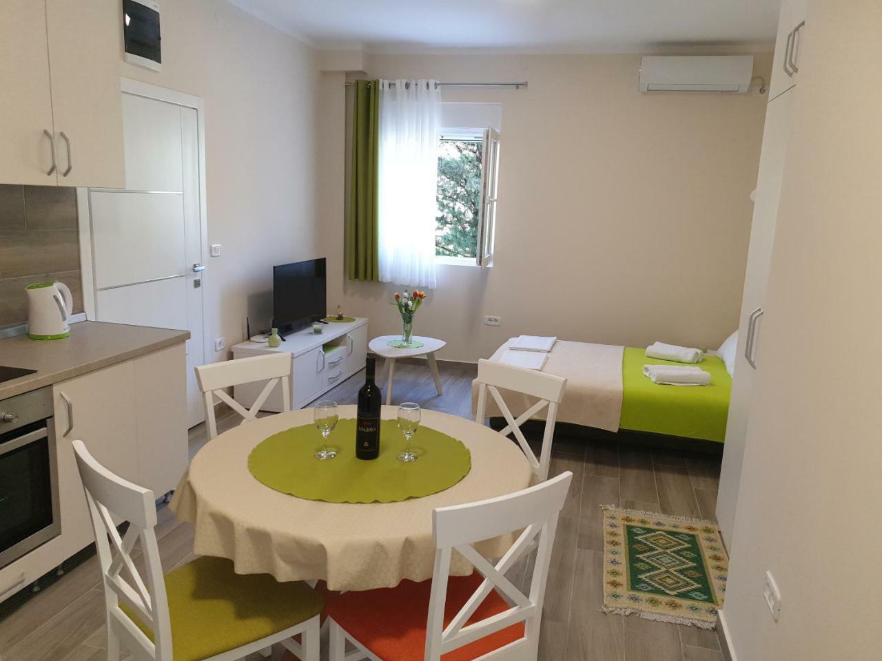 Apartments Jadran Tivat Exteriör bild